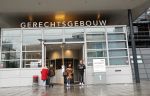 Utrecht 2 februari 2021
Rechtszaak Rachel Hazes tegen haar oude PA Marieke v Beek . Royce de Vries is de advocaat van Rachel. Marieke heeft advocaat Bernhard Tomlow. Ricardo Klaverdijk Big Willem v Boxtel en Jacqueline v d Gijp waren aanwezig.