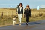 Schoorl 2 januari 2020Sonja Bakker en barry v Suijdam met hun hond op het strand.