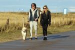 Schoorl 2 januari 2020Sonja Bakker en barry v Suijdam met hun hond op het strand.