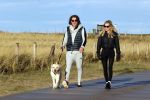 Schoorl 2 januari 2020Sonja Bakker en barry v Suijdam met hun hond op het strand.
