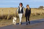 Schoorl 2 januari 2020Sonja Bakker en barry v Suijdam met hun hond op het strand.