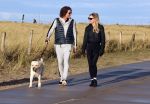 Schoorl 2 januari 2020Sonja Bakker en barry v Suijdam met hun hond op het strand.