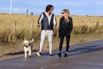Schoorl 2 januari 2020Sonja Bakker en barry v Suijdam met hun hond op het strand.