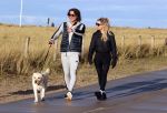 Schoorl 2 januari 2020Sonja Bakker en barry v Suijdam met hun hond op het strand.