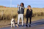 Schoorl 2 januari 2020Sonja Bakker en barry v Suijdam met hun hond op het strand.