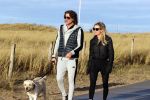 Schoorl 2 januari 2020Sonja Bakker en barry v Suijdam met hun hond op het strand.