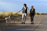 Schoorl 2 januari 2020Sonja Bakker en barry v Suijdam met hun hond op het strand.