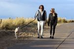 Schoorl 2 januari 2020Sonja Bakker en barry v Suijdam met hun hond op het strand.