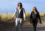 Schoorl 2 januari 2020Sonja Bakker en barry v Suijdam met hun hond op het strand.