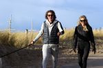 Schoorl 2 januari 2020Sonja Bakker en barry v Suijdam met hun hond op het strand.