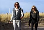 Schoorl 2 januari 2020Sonja Bakker en barry v Suijdam met hun hond op het strand.