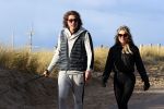 Schoorl 2 januari 2020Sonja Bakker en barry v Suijdam met hun hond op het strand.