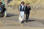 Schoorl 2 januari 2020Sonja Bakker en barry v Suijdam met hun hond op het strand.