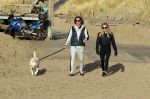 Schoorl 2 januari 2020Sonja Bakker en barry v Suijdam met hun hond op het strand.