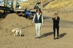 Schoorl 2 januari 2020Sonja Bakker en barry v Suijdam met hun hond op het strand.