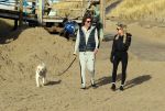Schoorl 2 januari 2020Sonja Bakker en barry v Suijdam met hun hond op het strand.