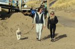 Schoorl 2 januari 2020Sonja Bakker en barry v Suijdam met hun hond op het strand.
