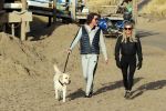 Schoorl 2 januari 2020Sonja Bakker en barry v Suijdam met hun hond op het strand.