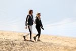 Schoorl 2 januari 2020Sonja Bakker en barry v Suijdam met hun hond op het strand.