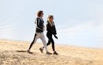 Schoorl 2 januari 2020Sonja Bakker en barry v Suijdam met hun hond op het strand.
