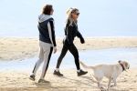 Schoorl 2 januari 2020Sonja Bakker en barry v Suijdam met hun hond op het strand.