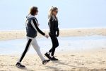 Schoorl 2 januari 2020Sonja Bakker en barry v Suijdam met hun hond op het strand.