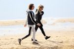 Schoorl 2 januari 2020Sonja Bakker en barry v Suijdam met hun hond op het strand.