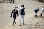 Schoorl 2 januari 2020Sonja Bakker en barry v Suijdam met hun hond op het strand.