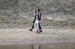 Schoorl 2 januari 2020Sonja Bakker en barry v Suijdam met hun hond op het strand.