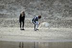 Schoorl 2 januari 2020Sonja Bakker en barry v Suijdam met hun hond op het strand.