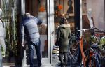 Amsterdam 23 januari 2021
Merel Westrik koopt kleding bij Suitsudio op de cornelis schuytstraat. Merel is 5 maanden zwanger . Ze komt met haar styliste en worden door twee verkopers geholpen.