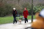 Amsterdam 5 februari 2021
Theodor Holman met partner en hond in het vondelpark