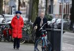 Amsterdam 23 januari 2021
Janke Dekker en Tom Egbers wandelend door Amsterdam zuid.