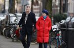 Amsterdam 23 januari 2021
Janke Dekker en Tom Egbers wandelend door Amsterdam zuid.