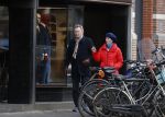Amsterdam 23 januari 2021
Janke Dekker en Tom Egbers wandelend door Amsterdam zuid.