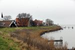 Uitdam 7 januari 2021
Katja Schuurman en de andere bewoners van Uitdam protesteren met zwarte vlaggen tegen de plannen om de dijken te verzwaren.