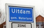 Uitdam 7 januari 2021
Katja Schuurman en de andere bewoners van Uitdam protesteren met zwarte vlaggen tegen de plannen om de dijken te verzwaren.