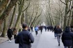 Amsterdam Vondelpark 17 januari 2021
In het vondelpark is het heel druk met mensen in deze corona periode.
