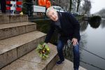 Amsterdam 15 januari 2021
Andre v Duin doopt zijn tulp in de westertoren en gaat daarna op een grote boot tulpen uitdelen op de grachten van Amsterdam.