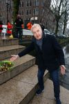 Amsterdam 15 januari 2021
Andre v Duin doopt zijn tulp in de westertoren en gaat daarna op een grote boot tulpen uitdelen op de grachten van Amsterdam.