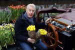 Amsterdam 15 januari 2021
Andre v Duin doopt zijn tulp in de westertoren en gaat daarna op een grote boot tulpen uitdelen op de grachten van Amsterdam.