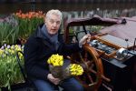 Amsterdam 15 januari 2021
Andre v Duin doopt zijn tulp in de westertoren en gaat daarna op een grote boot tulpen uitdelen op de grachten van Amsterdam.