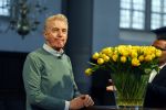 Amsterdam 15 januari 2021
Andre v Duin doopt zijn tulp in de westertoren en gaat daarna op een grote boot tulpen uitdelen op de grachten van Amsterdam.
