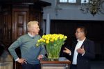 Amsterdam 15 januari 2021
Andre v Duin doopt zijn tulp in de westertoren en gaat daarna op een grote boot tulpen uitdelen op de grachten van Amsterdam.