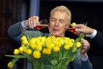Amsterdam 15 januari 2021
Andre v Duin doopt zijn tulp in de westertoren en gaat daarna op een grote boot tulpen uitdelen op de grachten van Amsterdam.