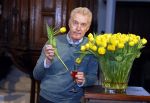 Amsterdam 15 januari 2021
Andre v Duin doopt zijn tulp in de westertoren en gaat daarna op een grote boot tulpen uitdelen op de grachten van Amsterdam.