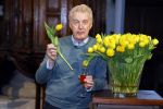 Amsterdam 15 januari 2021
Andre v Duin doopt zijn tulp in de westertoren en gaat daarna op een grote boot tulpen uitdelen op de grachten van Amsterdam.