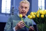 Amsterdam 15 januari 2021
Andre v Duin doopt zijn tulp in de westertoren en gaat daarna op een grote boot tulpen uitdelen op de grachten van Amsterdam.