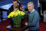 Amsterdam 15 januari 2021
Andre v Duin doopt zijn tulp in de westertoren en gaat daarna op een grote boot tulpen uitdelen op de grachten van Amsterdam.