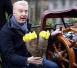 Amsterdam 15 januari 2021
Andre v Duin doopt zijn tulp in de westertoren en gaat daarna op een grote boot tulpen uitdelen op de grachten van Amsterdam.